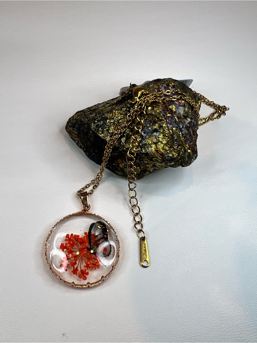 NEW stainless steel botanical dried flower butterfly resin gold tone necklace
